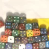Assortimento 50 Dadi Speckled - Mini D6 con Puntini