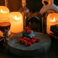 Raven Queen Dice Set - Dadi Vampiri con Ankh Rosso Rubino/Oro (10)